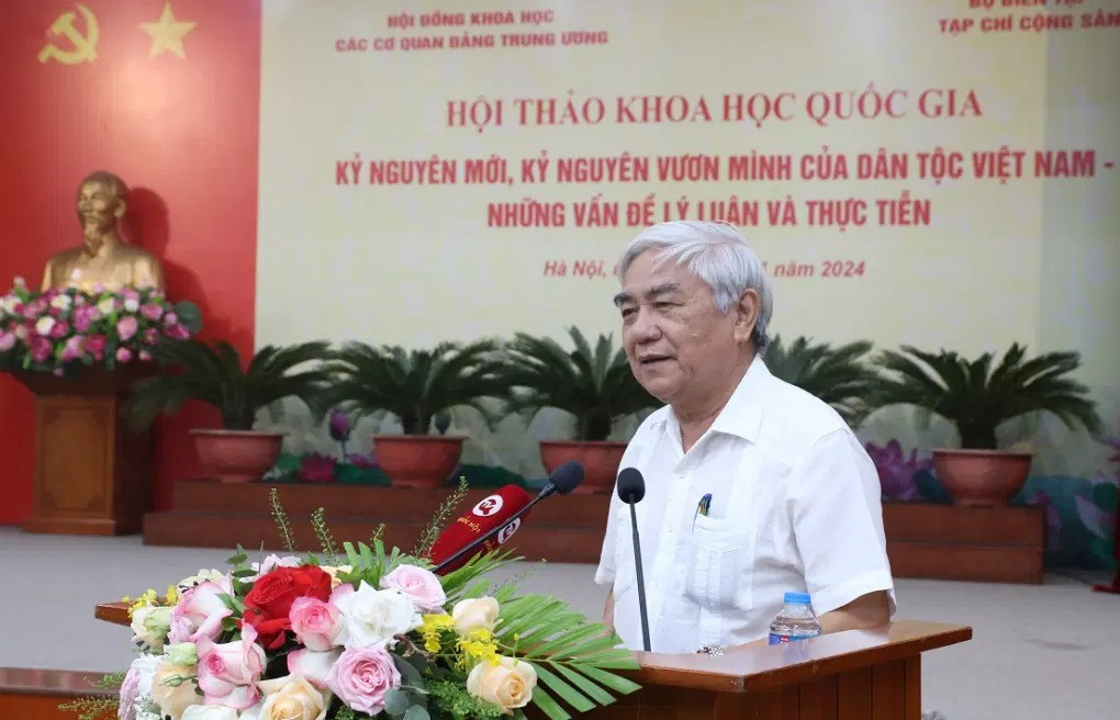 PGS. TS. Nguyễn Quân, nguyên Ủy viên Trung ương Đảng, nguyên Bộ trưởng Bộ Khoa học và Công nghệ phát biểu tham luận