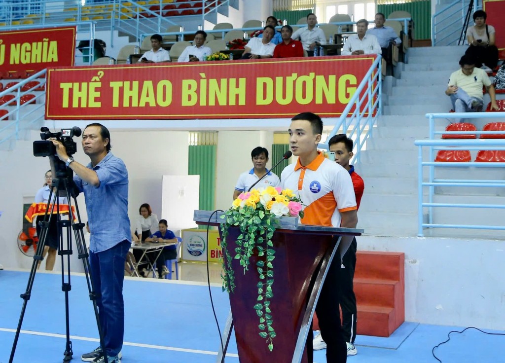 Đại diện trọng tài tuyên thệ tại Giải các CLB Bóng rổ tỉnh Bình Dương năm 2024