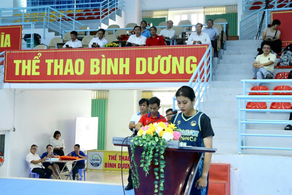 Đại diện VĐV tuyên thệ tại Lễ khai mạc giải các CLB Bóng rổ tỉnh Bình Dương năm 2024