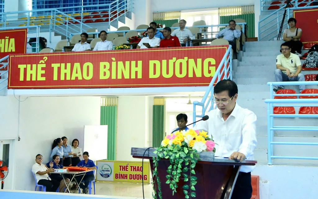 Ông Phan Văn Lam – Giám đốc Trung tâm Huấn luyện và Thi đấu Thể thao tỉnh, Phó trưởng BTC giải thay mặt BTC phát biểu khai mạc Giải các CLB Bóng rổ tỉnh Bình Dương năm 2024