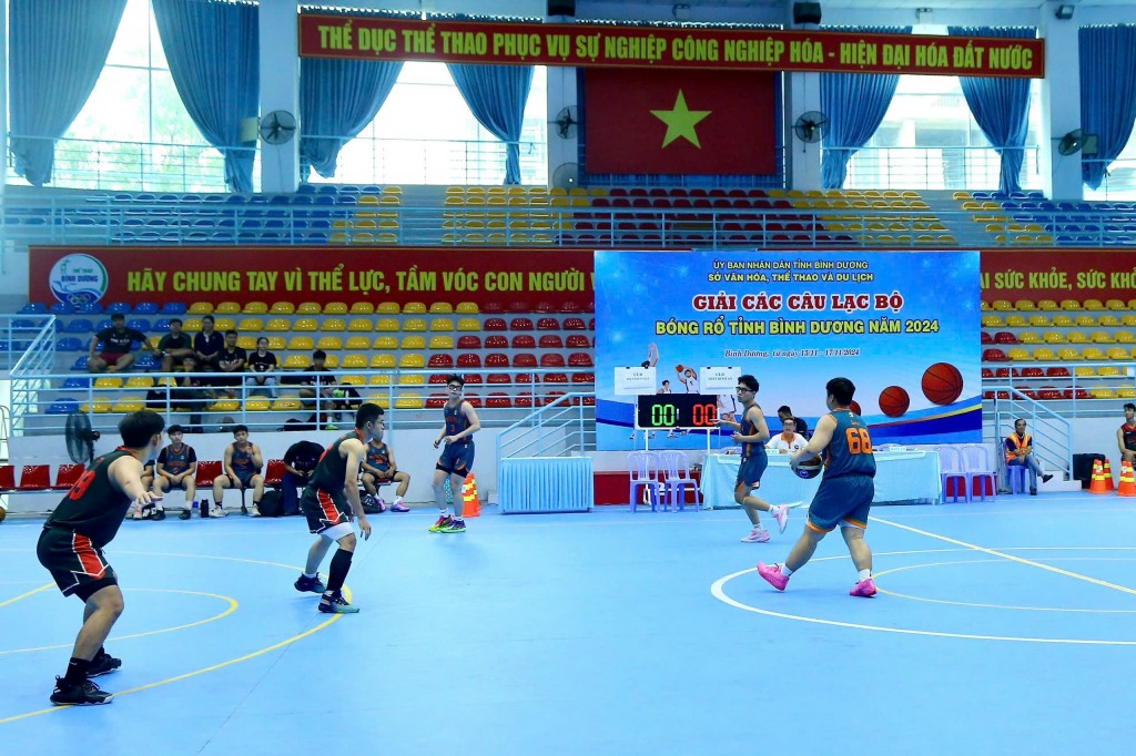 Các VĐV sôi nổi tranh tài ngay sau Lễ khai mạc Giải các CLB Bóng rổ tỉnh Bình Dương năm 2024