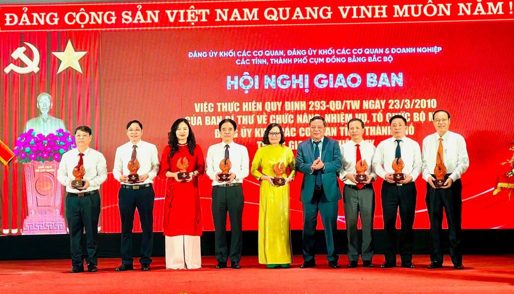 Nêu cao tính gương mẫu của các cơ quan Đảng trong giai đoạn hội nhập