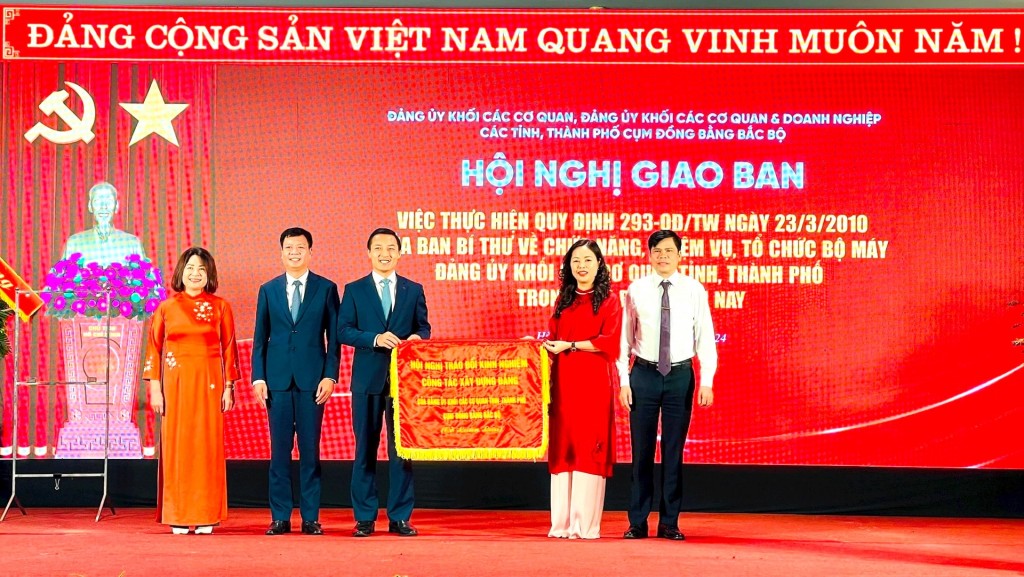 Nêu cao tính gương mẫu của các cơ quan Đảng trong giai đoạn hội nhập