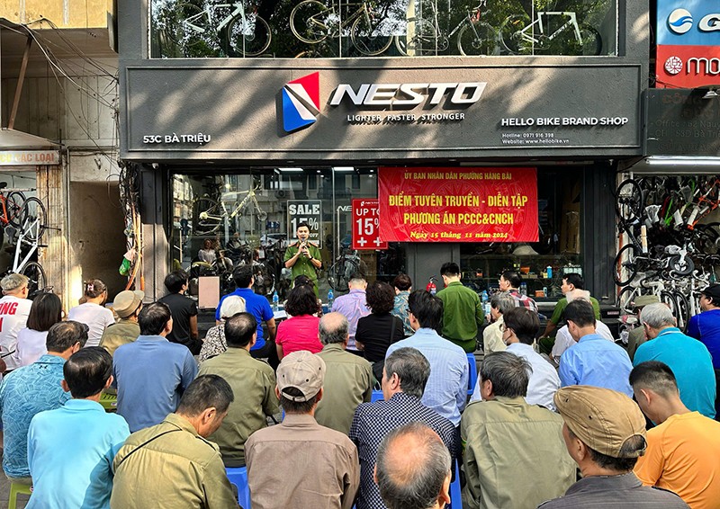UBND phường Hàng Bài tổ chức diễn tập chữa cháy, cứu nạn cho người dân trên địa bàn UBND phường Hàng Bài tổ chức diễn tập chữa cháy, cứu nạn cho người dân trên địa bàn