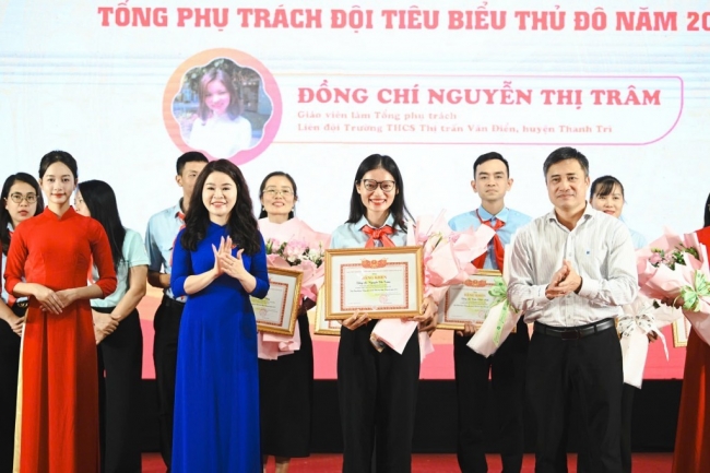 Tuyên dương 97 hiệu trưởng và Tổng phụ trách Đội Thủ đô tiêu biểu