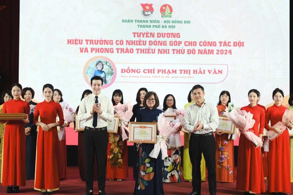 Tuyên dương 97 hiệu trưởng và giáo viên làm Tổng phụ trách Đội