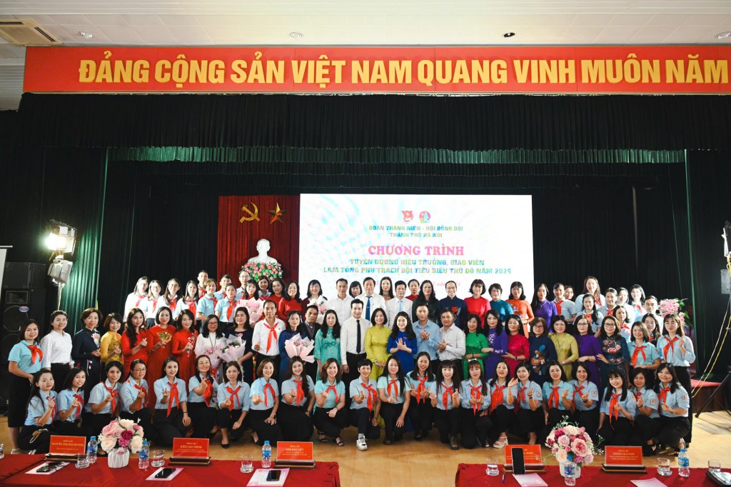 Tuyên dương 97 hiệu trưởng và giáo viên làm Tổng phụ trách Đội