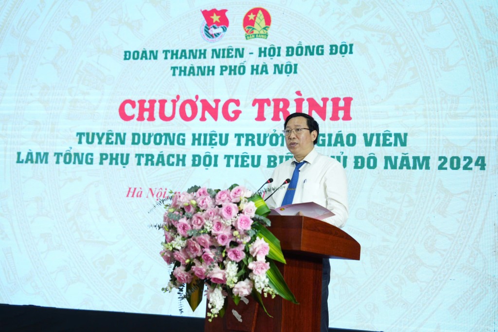 Nhà giáo Nguyễn Anh Tuấn, Hiệu trưởng trường THCS Chu Văn An (quận Long Biên, Hà Nội)