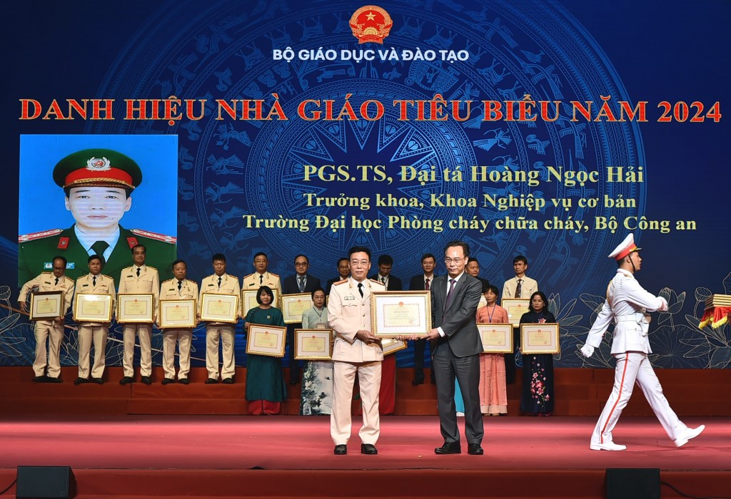 Bộ GD&ĐT trao tặng danh hiệu Nhà giáo Nhân dân, Nhà giáo ưu tú