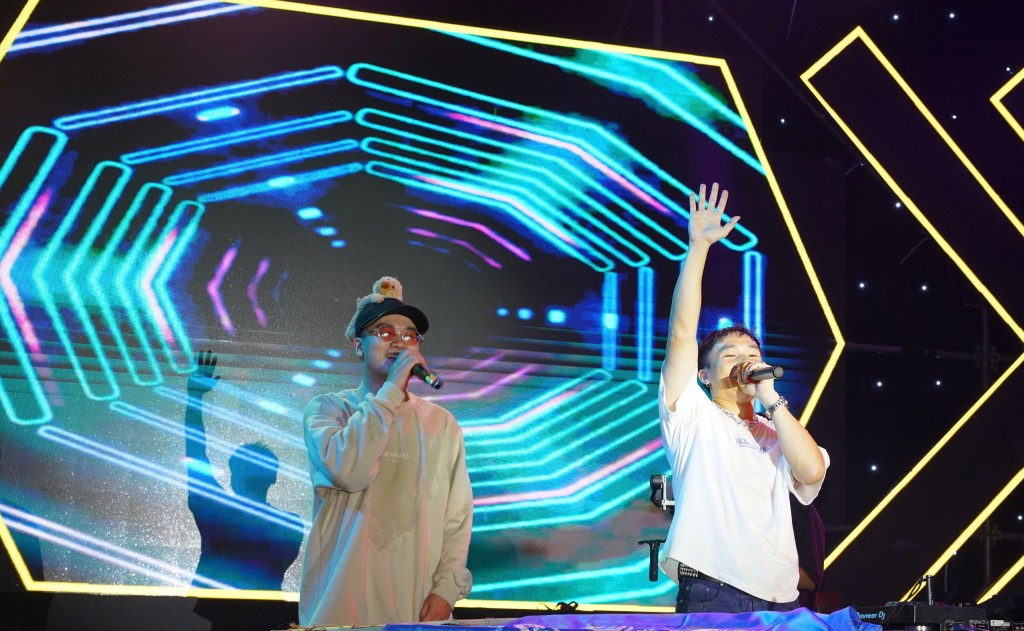 Nghệ sĩ khách mời: DJ Dino và MC Wino Nghệ sĩ khách mời: DJ Dino và MC Wino