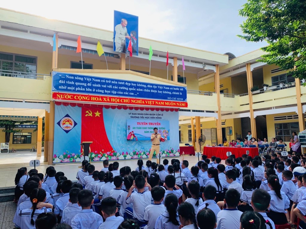 Tuyên truyền pháp luật an toàn giao thông cho các em học sinh trên địa bàn TP Đà Nẵng 