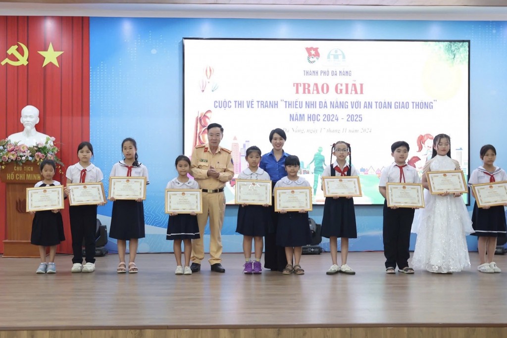 Trao giải cuộc thi vẽ tranh thiếu nhi Đà Nẵng với an toàn giao thông năm học 2024 - 2025