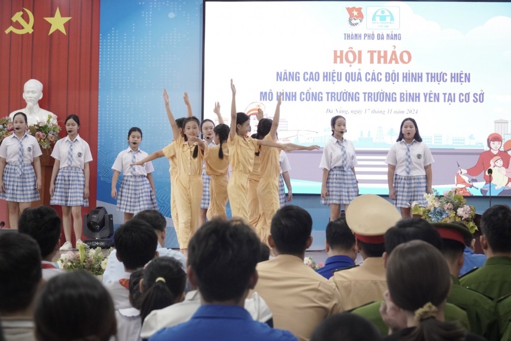 Tiết mục văn nghệ chúng em với an toàn giao thông 