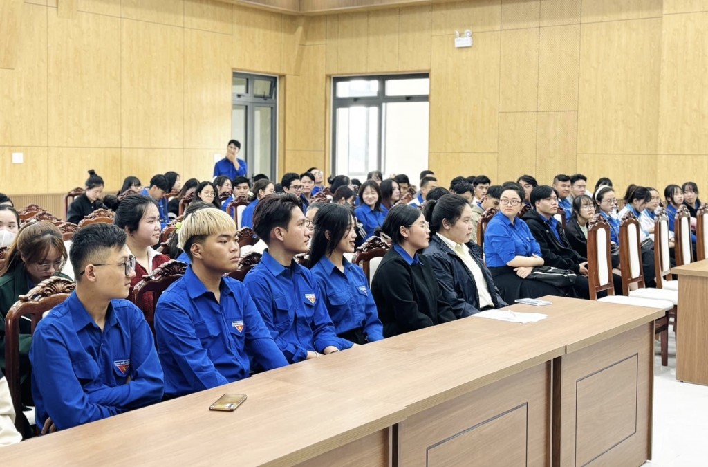 Tỉnh đoàn Lâm Đồng vừa tổ chức tập huấn, tuyển chọn tình nguyện viên phục vụ Festival Hoa Đà Lạt 