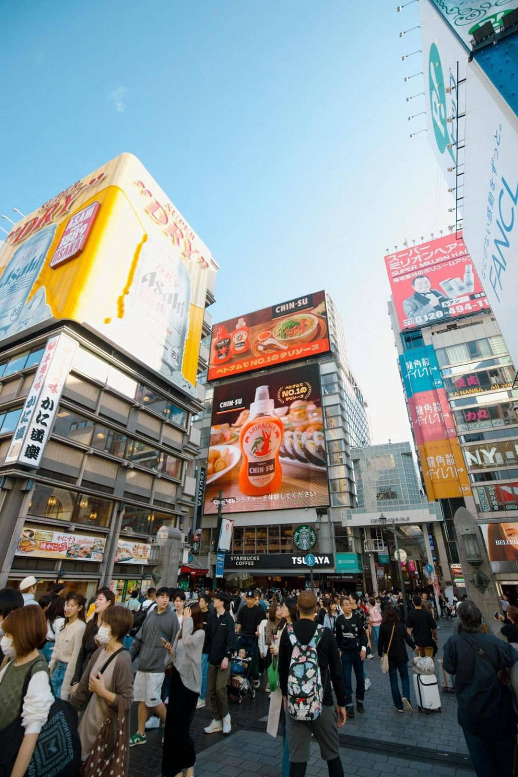 Tương ớt Chin-su xuất hiện hoành tráng tại khu phố ẩm thực sôi động Dotonbori, Osaka