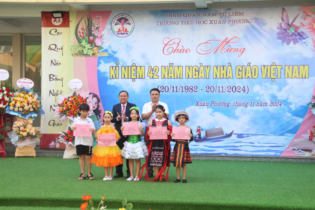 Trường Tiểu học Xuân Phương: Hân hoan ngày “Tết thầy”