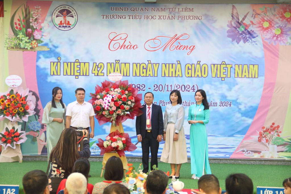 Trường Tiểu học Xuân Phương: Hân hoan ngày “Tết thầy”