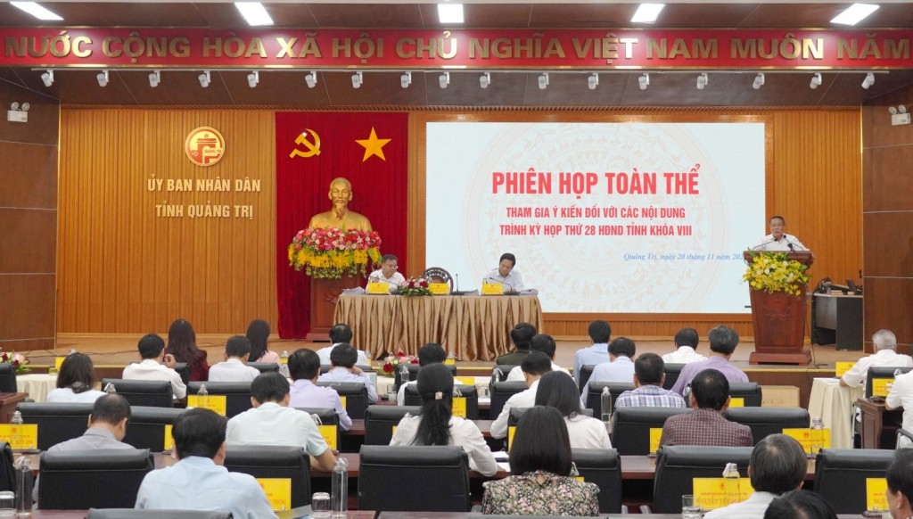 Toàn cảnh phiên họp (Ảnh quangtri.gov)