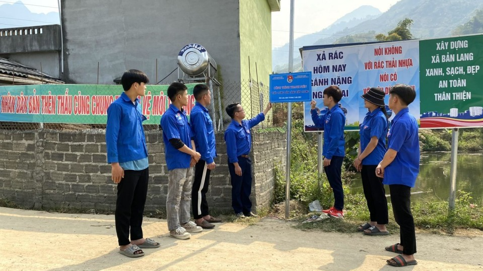 Đoàn Thanh niên xã Bản Lang khánh thành công trình thắp sáng bản làng biên cương 