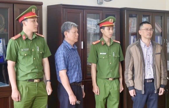 Bắt Giám đốc và Phó giám đốc Công ty CP chè Minh Rồng