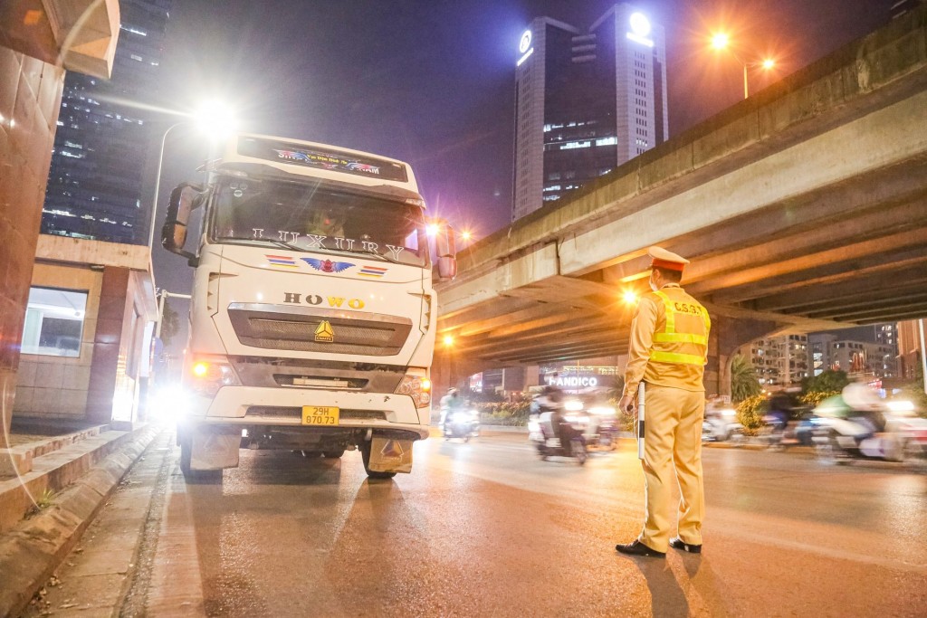 Cần xử lý nghiêm xe quá khổ, quá tải dịp cuối năm