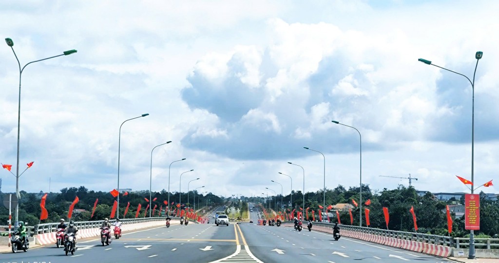 Đắk Lắk: TP Buôn Ma Thuột rực rỡ cờ hoa mừng ngày hội lớn