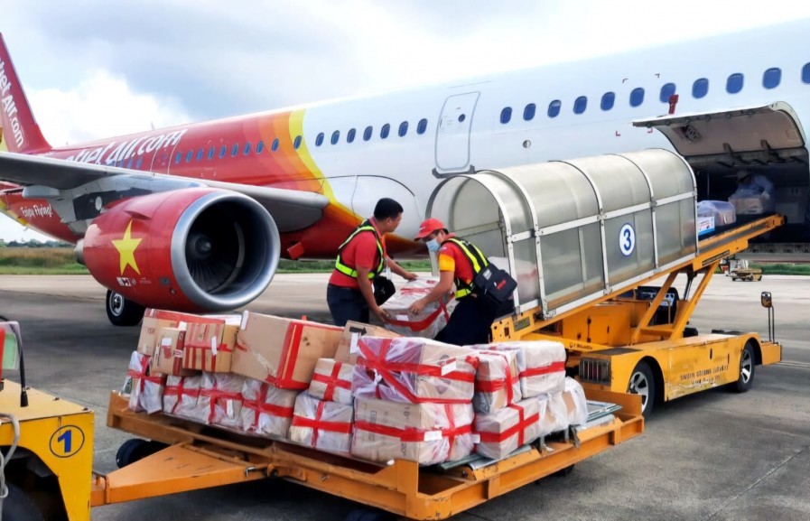 Vietjet ủng hộ đồng bào tại các vùng bị thiệt hại do bão lũ