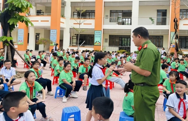 Sơn Tây: Trang bị kiến thức phòng cháy cho học sinh