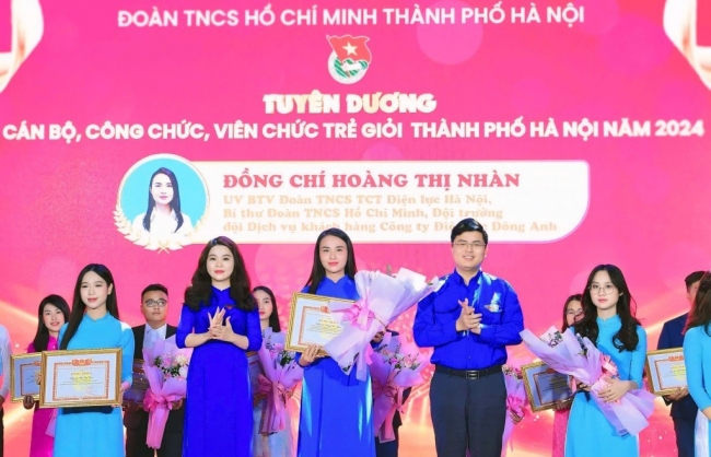 24 cán bộ trẻ giỏi Thủ đô được tuyên dương