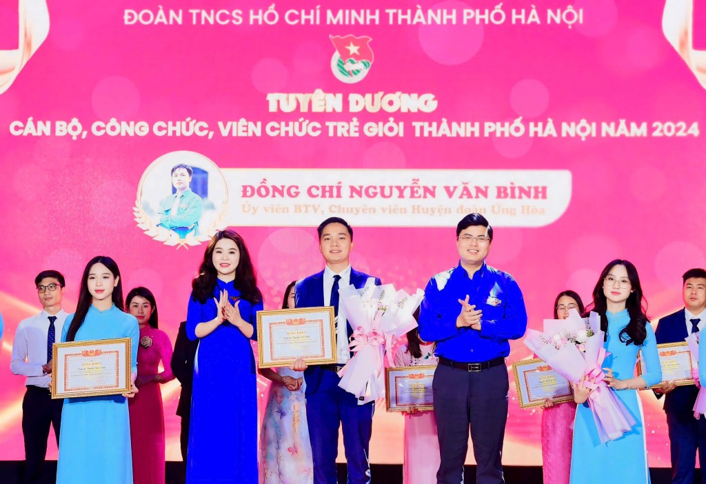 24 cán bộ trẻ giỏi Thủ đô được tuyên dương