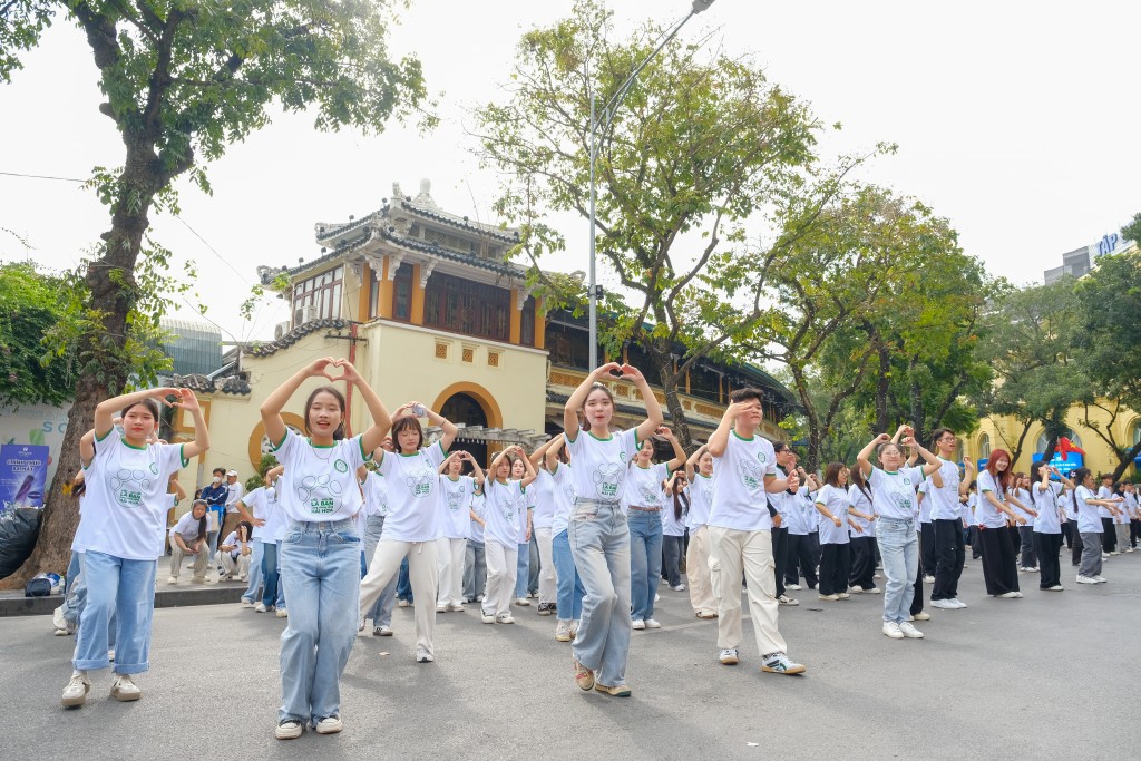 “Nhảy! Vì sự tử tế” thu hút khá đông giới trẻ tham gia