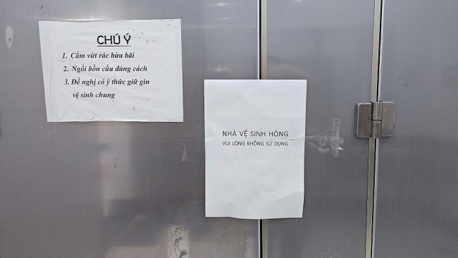"Thất vọng nặng nề" vì nhà vệ sinh