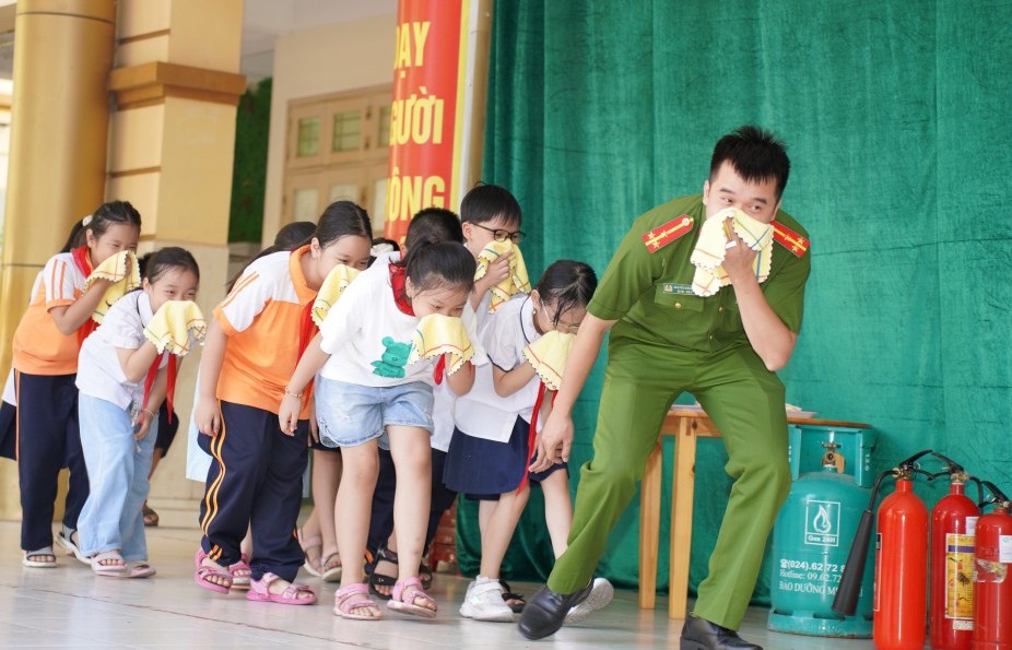 Giáo dục kỹ năng an toàn cháy, nổ cho học sinh Thủ đô