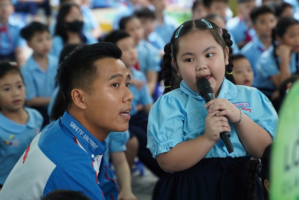 Phần giao lưu cùng các em học sinh