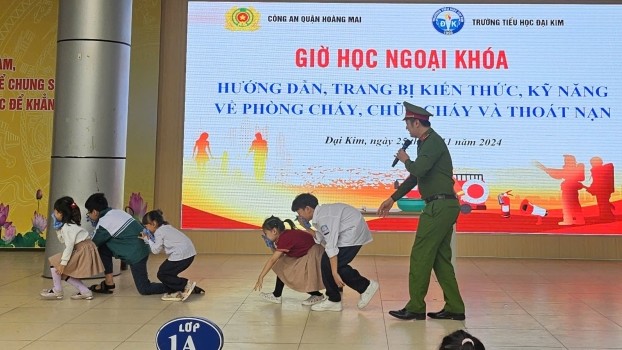 Gần 3.000 học sinh Hoàng Mai được diễn tập kỹ năng phòng cháy