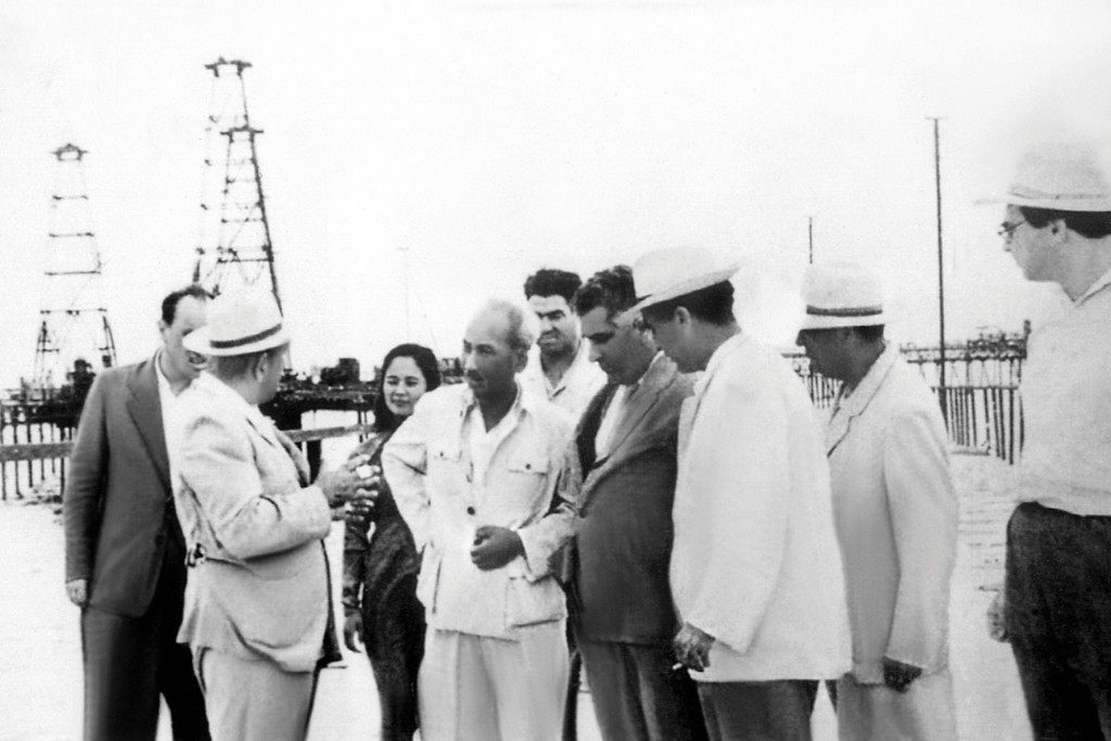 Chủ tịch Hồ Chí Minh thăm khu công nghiệp dầu khí tại Baku (Azerbaijan) ngày 23/7/1959.