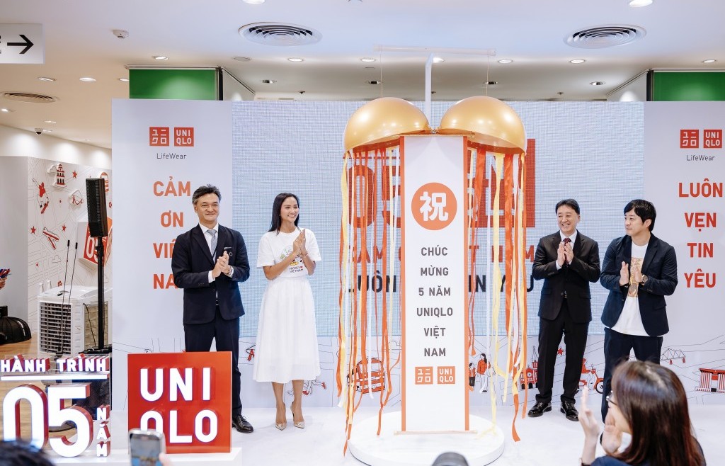 UNIQLO chinh phục khách hàng bằng chất lượng cùng cam kết phát triển bền vững