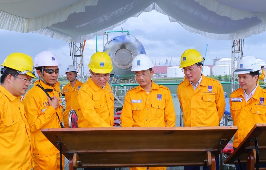 Petrovietnam: “Một đội ngũ - Một mục tiêu”, cho ngọn lửa năng lượng quốc gia luôn rực sáng