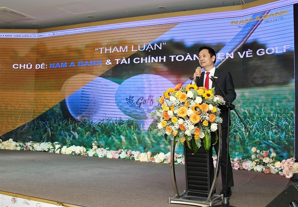  Ông Trần Thanh Tùng - Giám đốc Khối Khách hàng Doanh nghiệp Nam A Bank trình bày tham luận tại Hội thảo