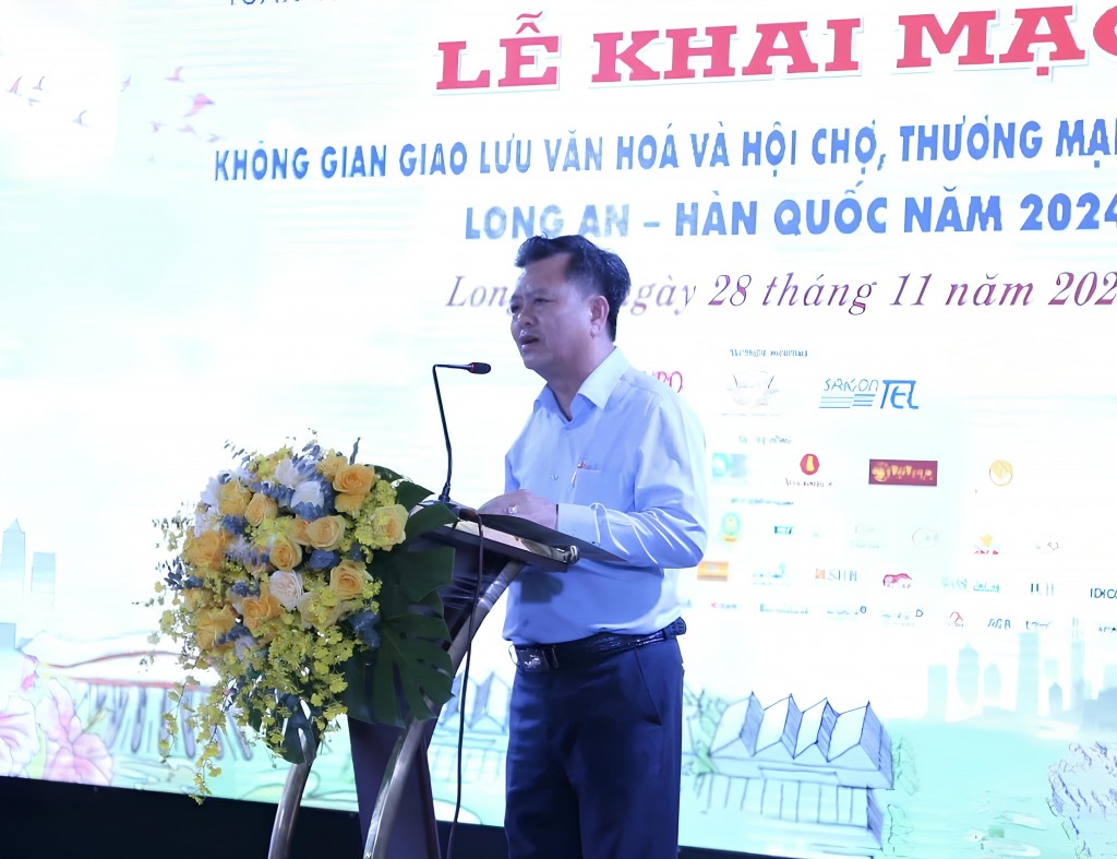 Ông Nguyễn Thành Thanh, Giám đốc Sở Văn hoá Thể thao và Du lịch tỉnh Long An phát biểu tại lễ khai mạc