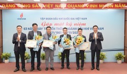 PV GAS nhận vinh danh đơn vị tiêu biểu vượt mức kế hoạch quản trị của Petrovietnam