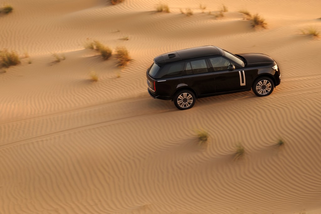 Các mẫu thử Range Rover điện đang được thử nghiệm tại Dubai