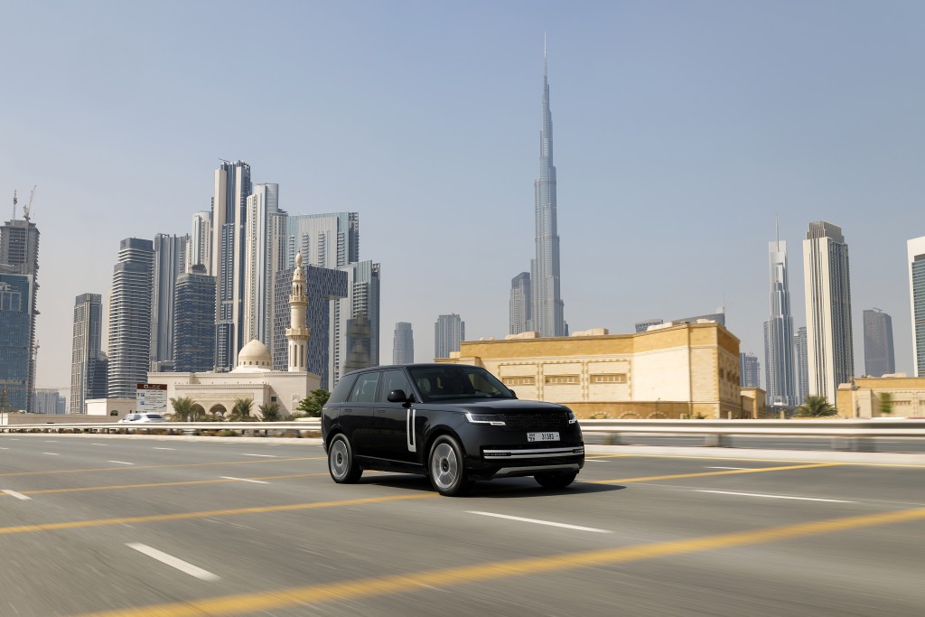 Các mẫu thử Range Rover điện đang được thử nghiệm tại Dubai