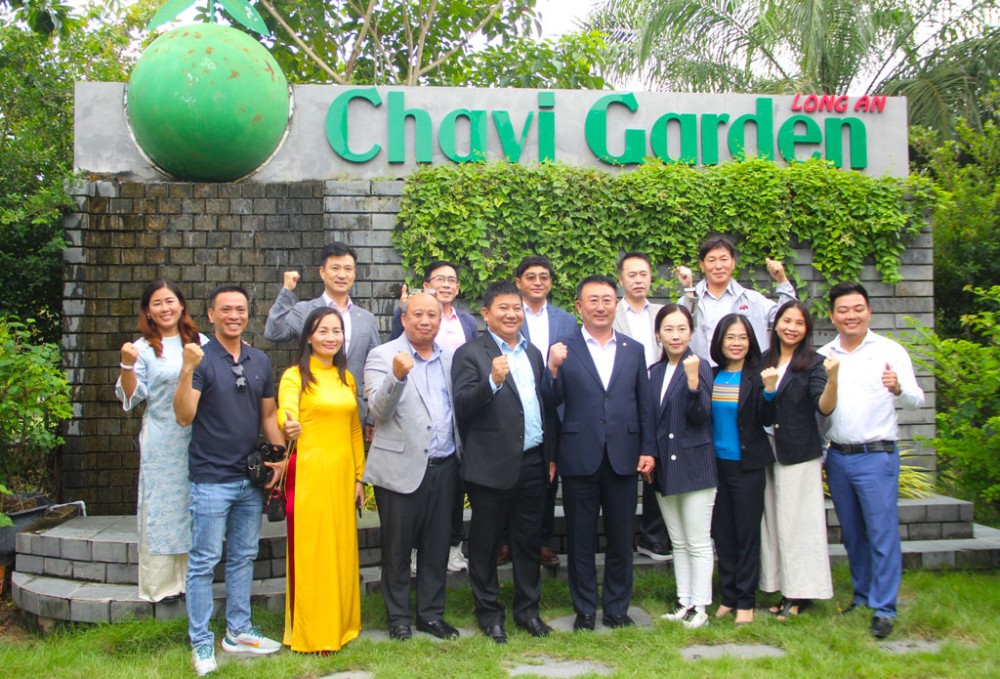 Chụp ảnh lưu niệm tại Khu du lịch sinh thái Chavi Garden (huyện Bến Lức)