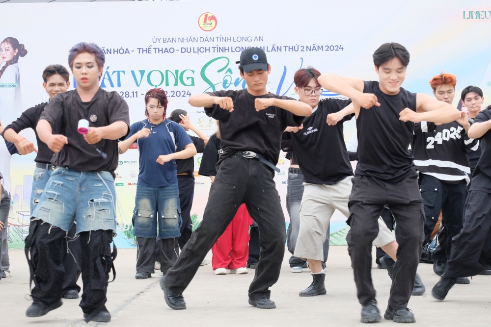 Không khí sôi động của hoạt động K-Pop Random Dance tại Tuần Văn hóa - Thể thao - Du lịch tỉnh Long An lần thứ 2 năm 2024