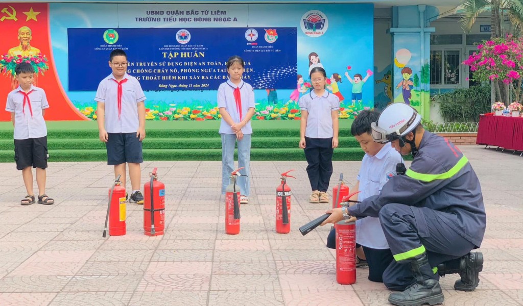 Các em học sinh trường Tiểu học Đông Ngạc A