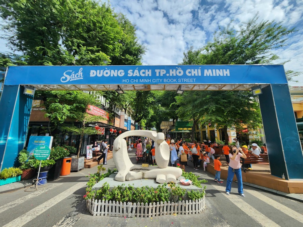 Đường sách TP Hồ Chí Minh là 1 trong 50 điểm đến du lịch 