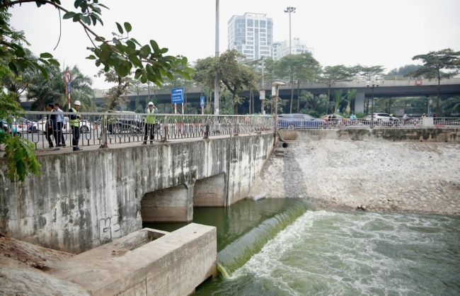 Tìm giải pháp dẫn nước sông Hồng vào hồ Tây, "cứu" sông Tô Lịch