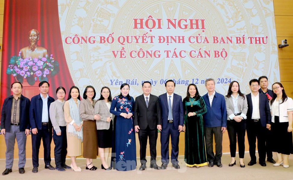 Các đại biểu chụp ảnh lưu niệm tại Hội nghị.