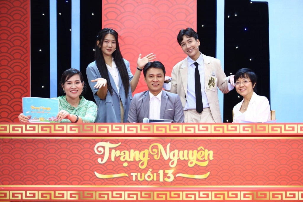 Dàn ban giám khảo của chương trình Trạng Nguyên tuổi 13 năm 2024/ Photo 1: The judges line of the 13-year-old Trang Nguyen program in 2024